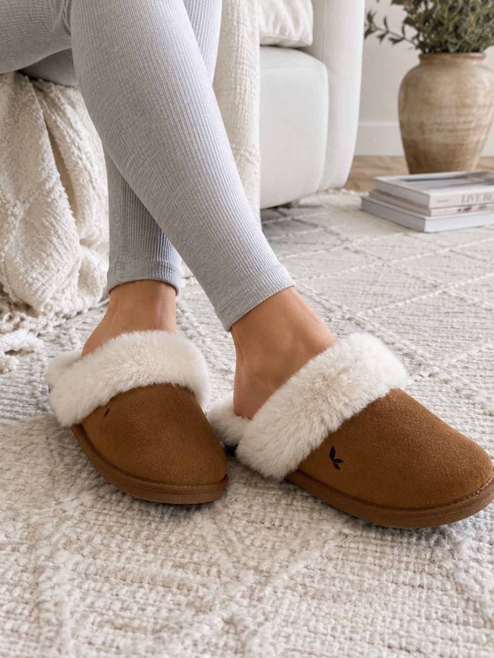 Koolaburra By UGG Women’s Faux Fur Lined Slippers Cozy Brown House Shoes Size 8
